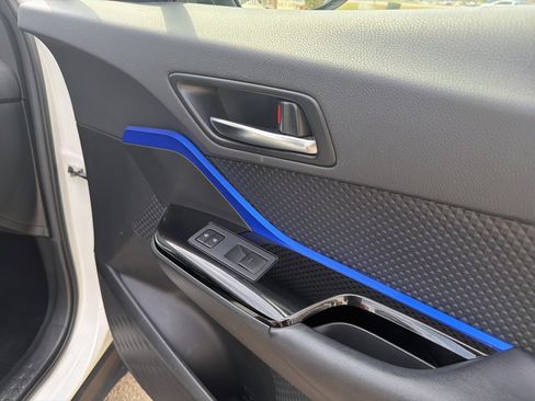 Used 2020 Toyota C-HR XLE image 17