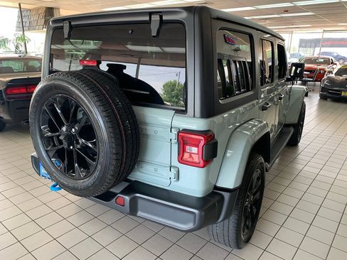 Used 2023 Jeep Wrangler Unlimited Sahara w/ Cold Weather Group AWD/4WD image 6