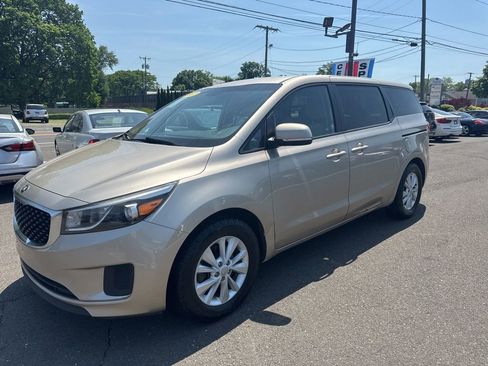 Used 2017 Kia Sedona LX FWD image 16