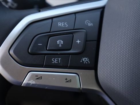 New 2025 Volkswagen Taos SE image 20