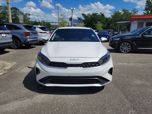 Used 2024 Kia Forte LXS w/ LXS Technology Package FWD image 5