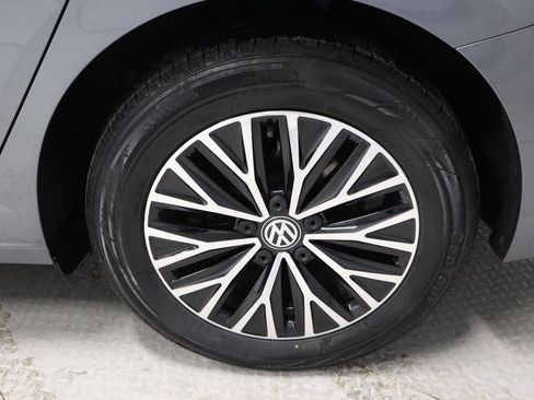 Used 2021 Volkswagen Jetta SE w/ SE Cold Weather Package image 18