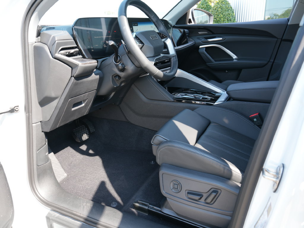 Used 2025 Audi Q5 Premium Plus AWD/4WD image 21
