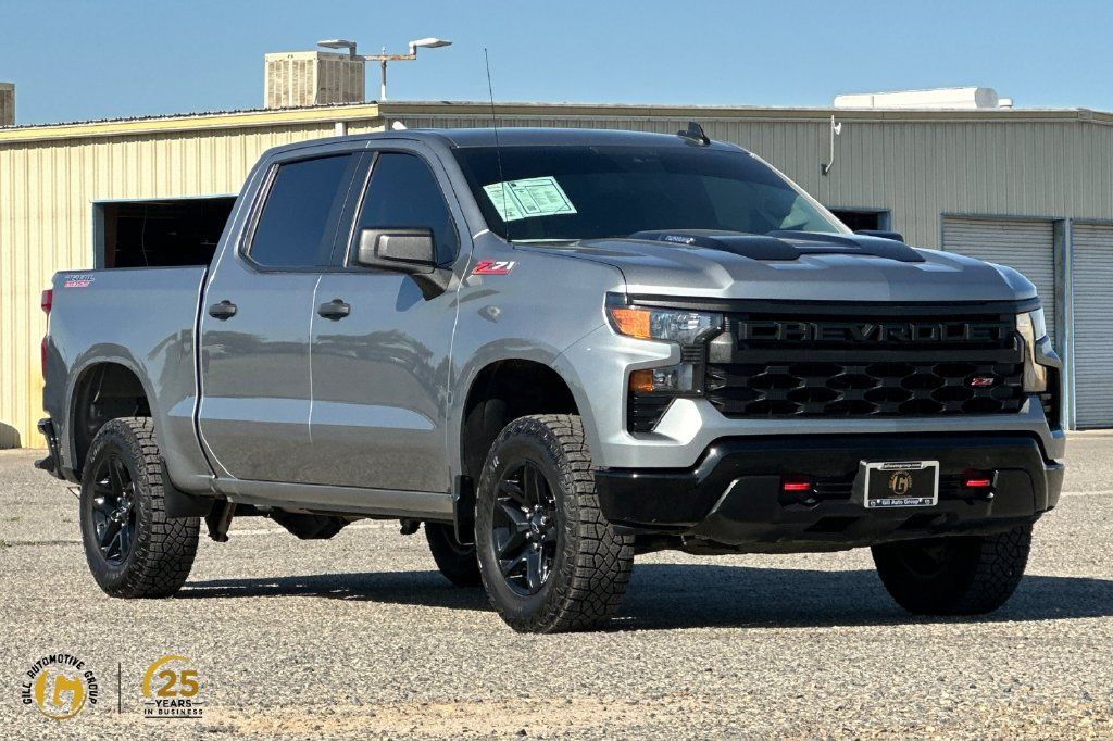 Used 2025 Chevrolet Silverado 1500 Custom Trail Boss AWD/4WD image 1
