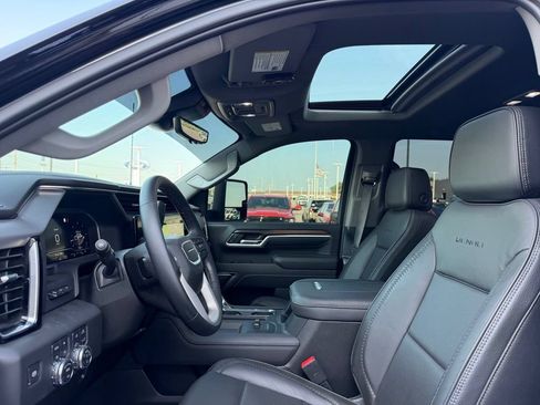 Used 2025 GMC Sierra 3500 Denali w/ Denali Reserve Package AWD/4WD image 9