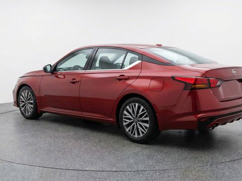 Used 2025 Nissan Altima 2.5 SV FWD image 6