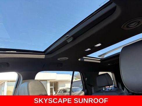 Used 2023 Chevrolet Traverse RS AWD/4WD image 4