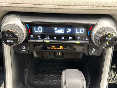Used 2025 Toyota RAV4 XLE w/ Convenience Package FWD image 17