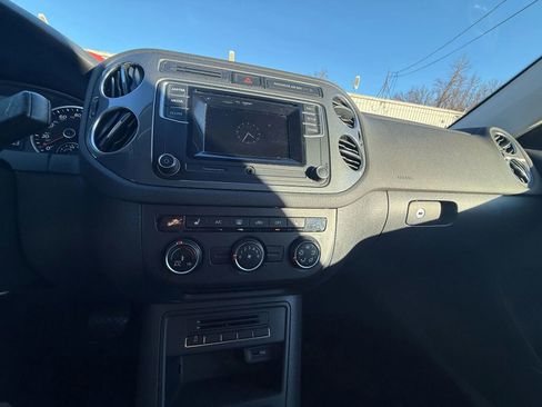 Used 2016 Volkswagen Tiguan S image 28