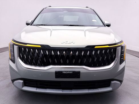 Used 2025 Kia Carnival EX image 11