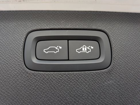 Used 2021 Volvo XC90 T6 Momentum w/ Climate Package image 38