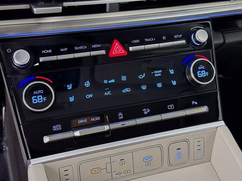 Used 2025 Hyundai Santa Fe Calligraphy image 18