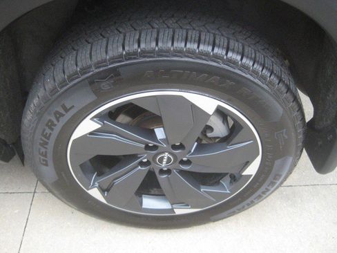 Used 2024 Nissan Rogue SV AWD/4WD image 12