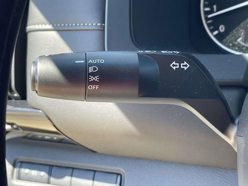 Used 2024 Nissan Pathfinder S image 23