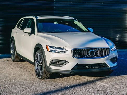 New 2025 Volvo V60 B5 Cross Country Plus w/ Protection Package Premier image 6