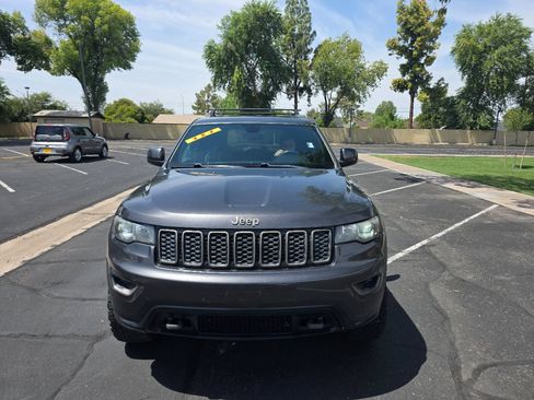 Used 2017 Jeep Grand Cherokee Laredo AWD/4WD image 13