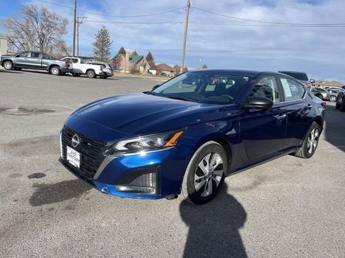 Used 2024 Nissan Altima 2.5 S image 3