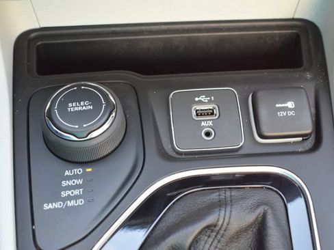 Used 2021 Jeep Cherokee Limited w/ Sun & Sound Group AWD/4WD image 32