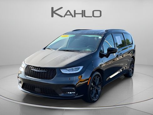 Used 2025 Chrysler Pacifica Limited FWD image 1