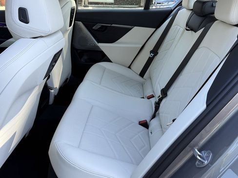 Used 2025 BMW i5 xDrive40 w/ Premium Package image 31