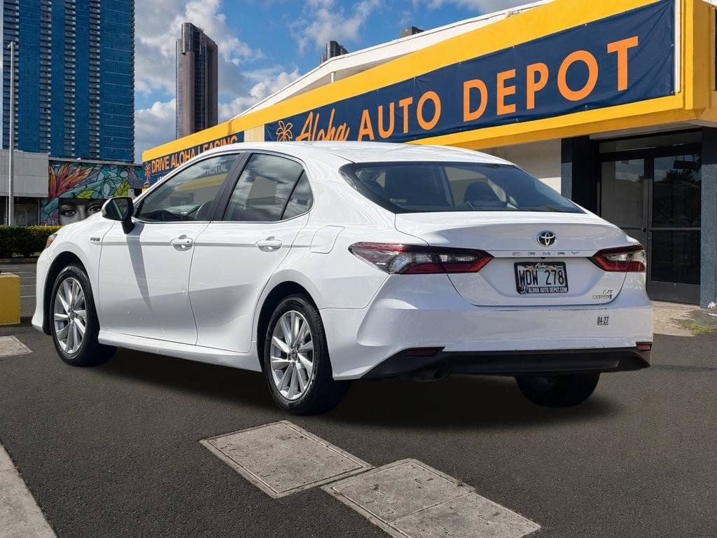 Used 2021 Toyota Camry LE FWD image 3