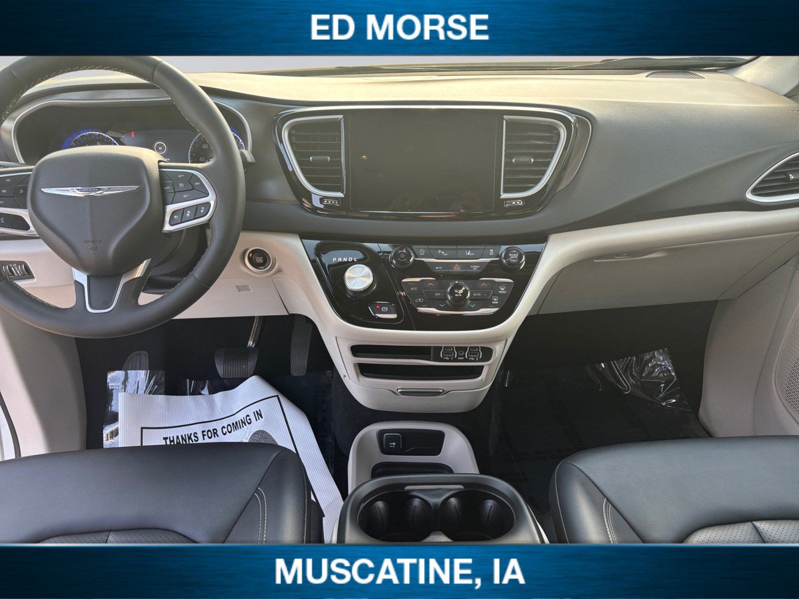 Used 2024 Chrysler Pacifica Touring-L FWD image 10