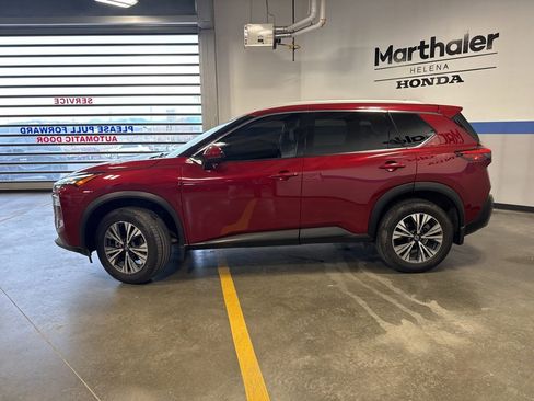 Used 2021 Nissan Rogue SV w/ Premium Package image 8