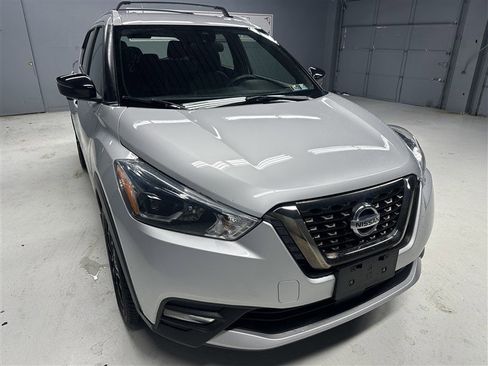 Used 2020 Nissan Kicks SR w/ Exterior Package FWD image 9