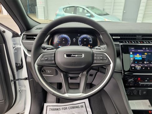 New 2025 Jeep Grand Cherokee L Altitude image 15