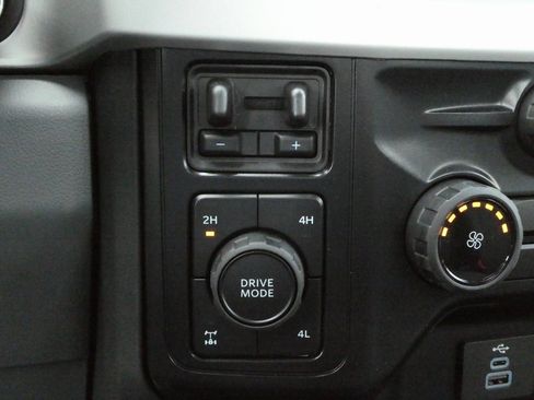 New 2025 Ford F350 XLT w/ FX4 Off-Road Package image 13