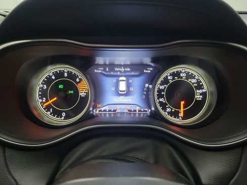 Used 2023 Jeep Cherokee Altitude Lux image 17