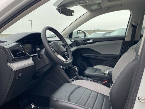 Certified 2022 Volkswagen Taos SEL w/ Panoramic Sunroof Package image 13