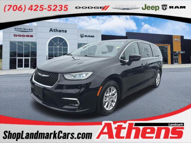 Certified 2024 Chrysler Pacifica Touring-L FWD image 1