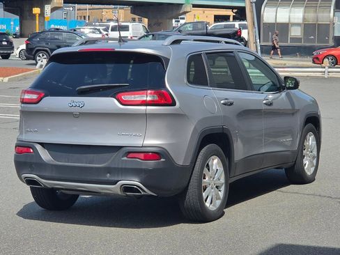 Used 2017 Jeep Cherokee Limited AWD/4WD image 8