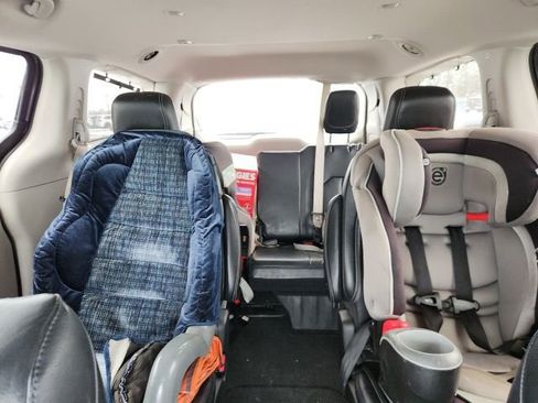 Used 2022 Chrysler Pacifica Touring-L image 14