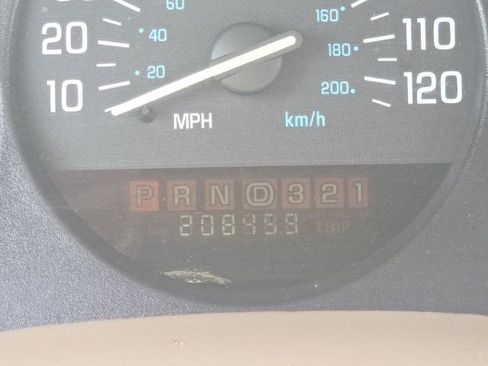 Used 1999 Buick Century Custom image 26