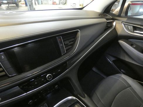 Used 2021 Buick Enclave Essence FWD image 11