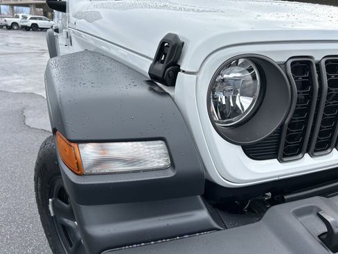 Used 2024 Jeep Wrangler Sport image 31