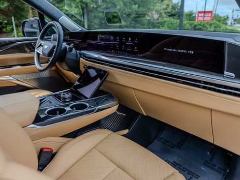 Used 2025 Cadillac Escalade IQ Sport 2 AWD/4WD image 23