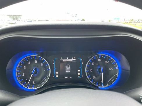Used 2018 Chrysler Pacifica Touring Plus w/ Tire & Wheel Group FWD image 25