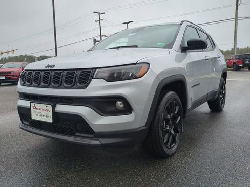 New 2026 Jeep Compass Latitude image 8