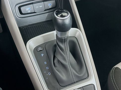 Used 2025 Hyundai Venue SEL image 23