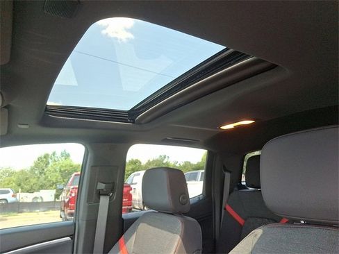 Used 2025 Chevrolet Colorado Z71 w/ Technology Package image 13