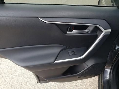 Used 2025 Toyota RAV4 XLE AWD/4WD image 13