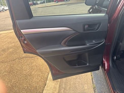 Used 2019 Toyota Highlander Plus image 12