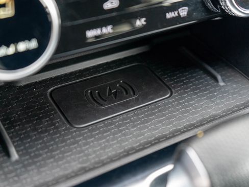 Used 2022 Jaguar F-PACE SVR image 25