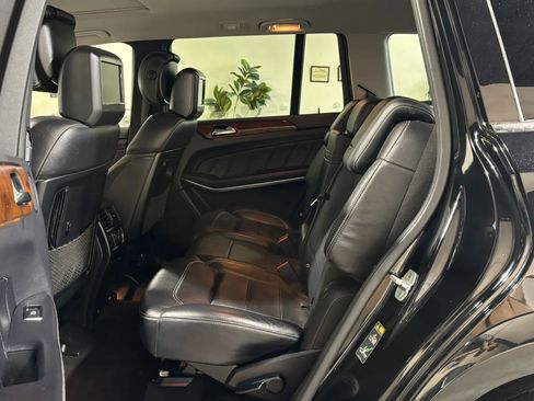Used 2015 Mercedes-Benz GL 550 4MATIC image 12