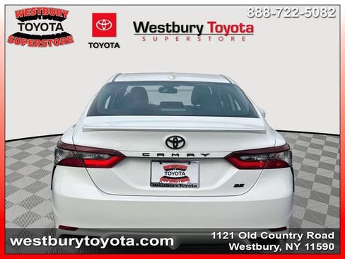 Used 2022 Toyota Camry SE w/ Cold Weather Package FWD image 7