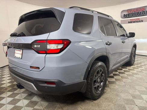 Used 2025 Honda Pilot TrailSport image 4