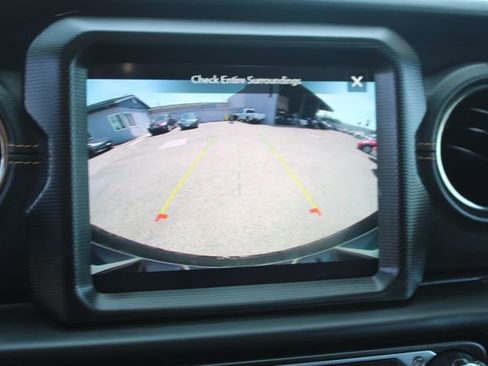 Used 2023 Jeep Wrangler Unlimited Sahara AWD/4WD image 22